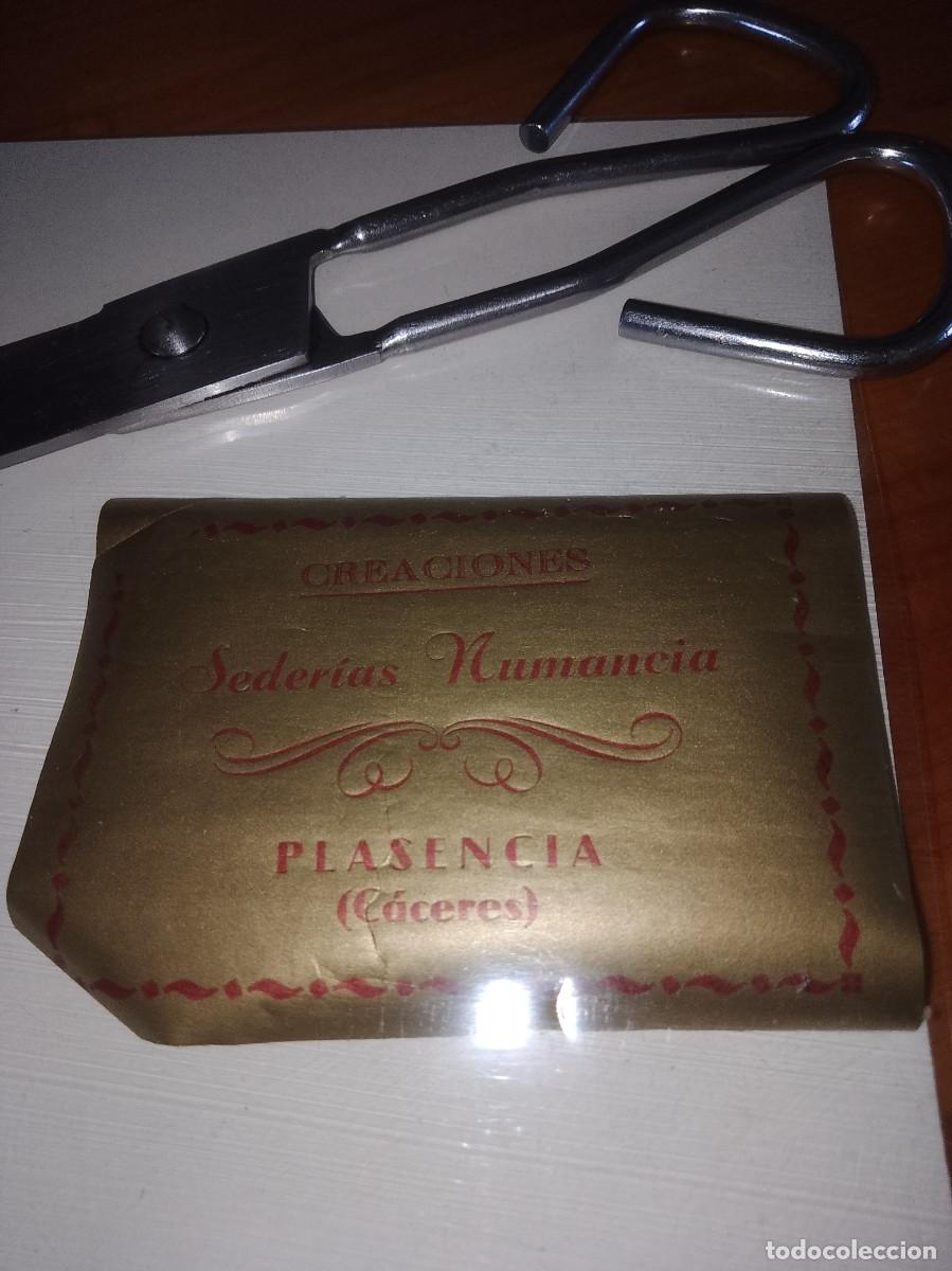 Alte Etiketten: Etiqueta a&ntilde;os 50 60, creaciones seder&iacute;as,Ruman&iacute;a, Plasencia, C&aacute;ceres