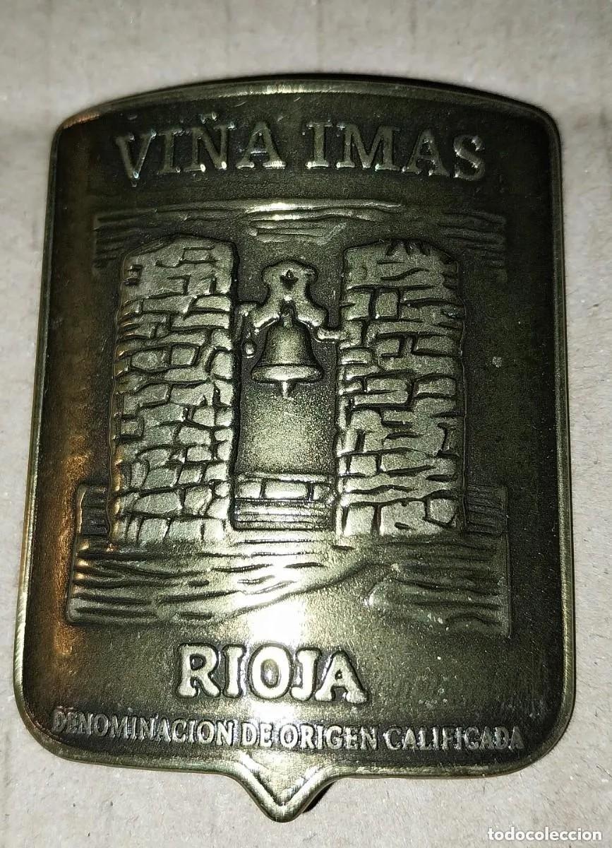 Etiquetas antiguas: Lote 30 etiquetas met&aacute;licas Vino de Rioja