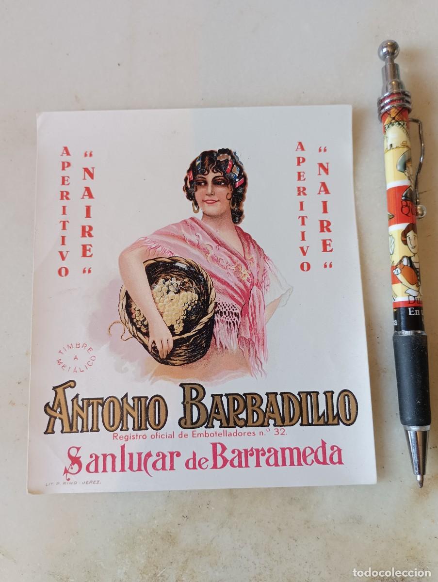 Etiquetas antiguas: Antigua etiqueta vino Sanl&uacute;car barbadillo naire mujer