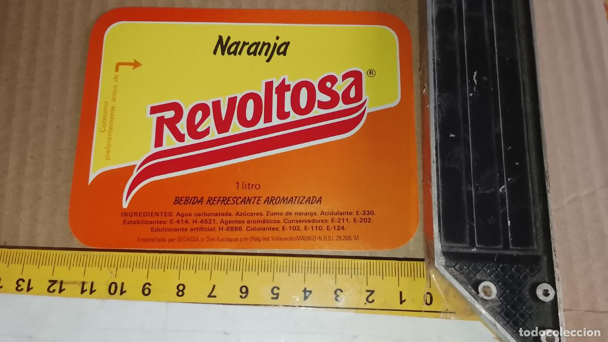 Etiquetas antiguas: antigua GRAN etiqueta original SIN PEGAR , de BOTELLA REFRESCOS CON GAS REVOLTOSA DE NARANJA