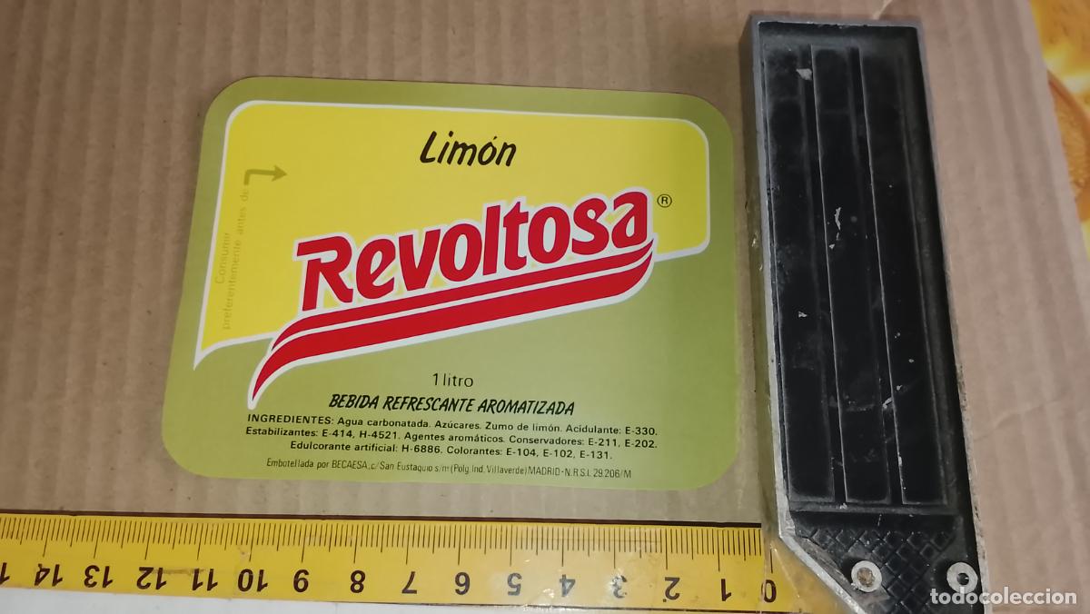 Etiquetas antiguas: antigua GRAN etiqueta original SIN PEGAR , de BOTELLA REFRESCOS DE LIMON REVOLTOSA