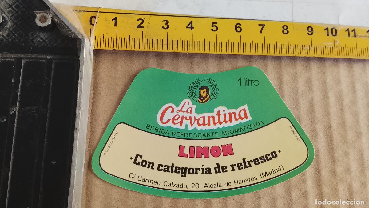Etiquetas antiguas: antigua etiqueta original SIN PEGAR , de BOTELLA LA CERVANTINA LIMON