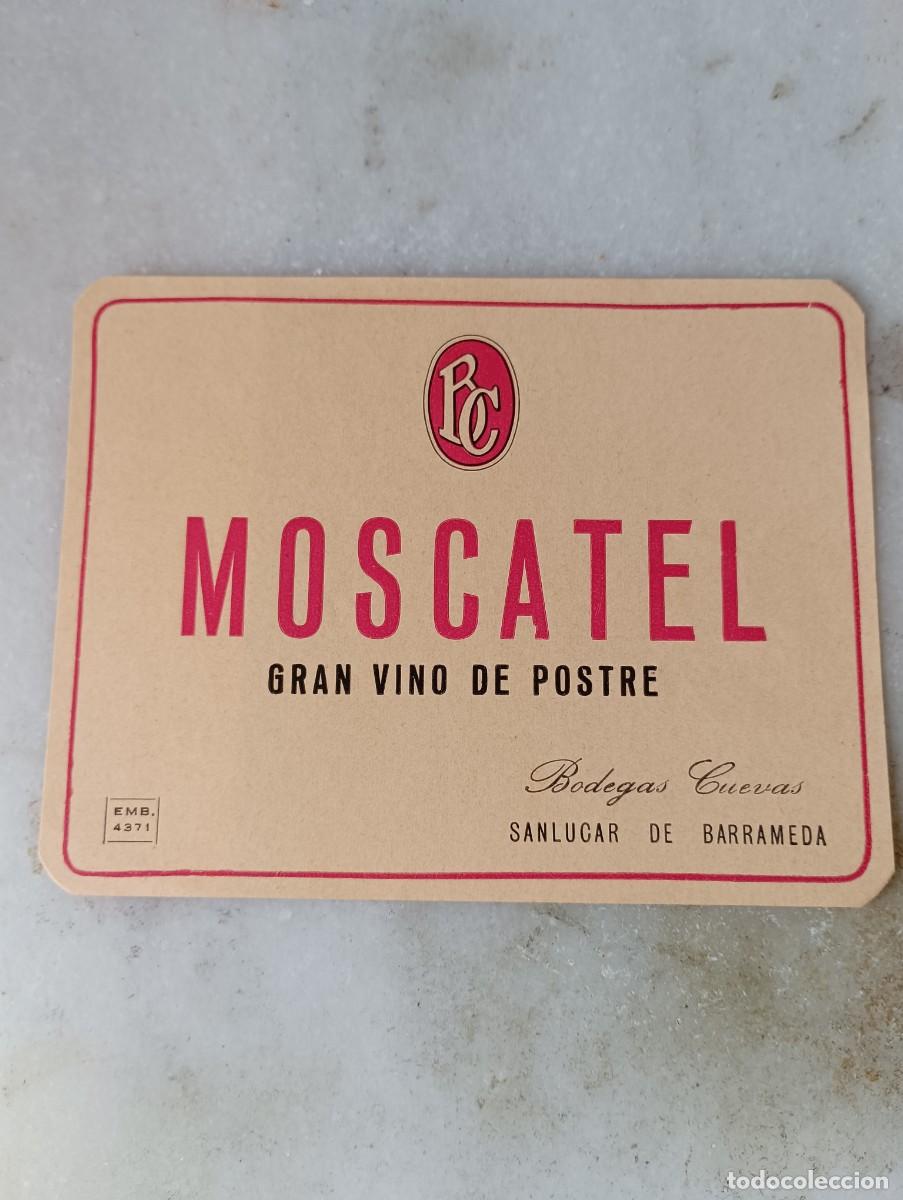 Etiquetas antiguas: Antigua etiqueta vino Sanl&uacute;car bodegas cuevas