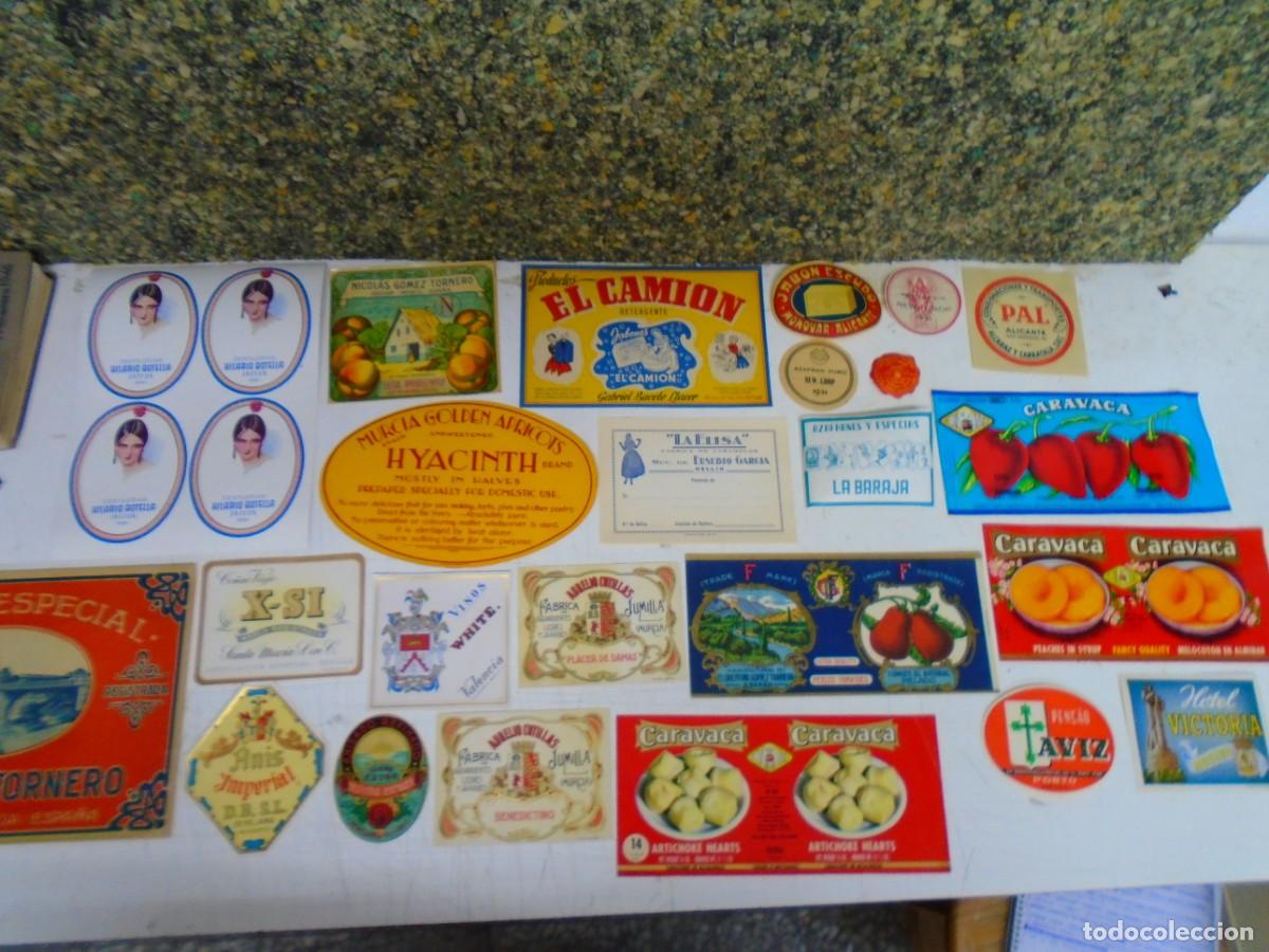 Old Labels: LOTE DE 27 ANTIGUAS ETIQUETAS DIVERSAS:JABONES,AZAFRANES,FRUTAS,LICORES,ETC..VER FOTOS.