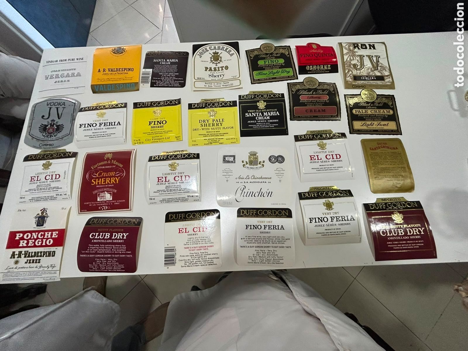 Etiquetas antiguas: Lote de etiquetas de vinos