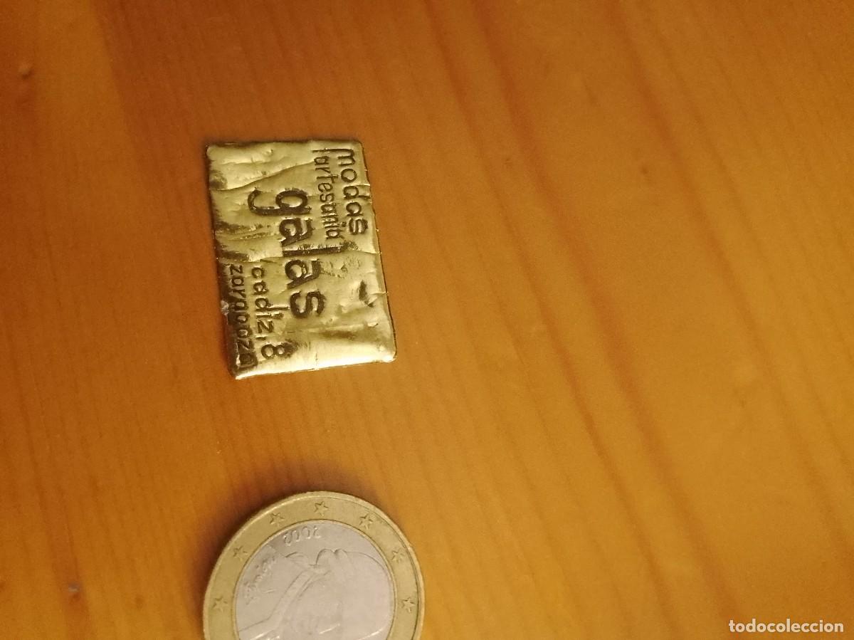Etiquetas antiguas: Etiqueta a&ntilde;os 40 50 modas galas Zaragoza