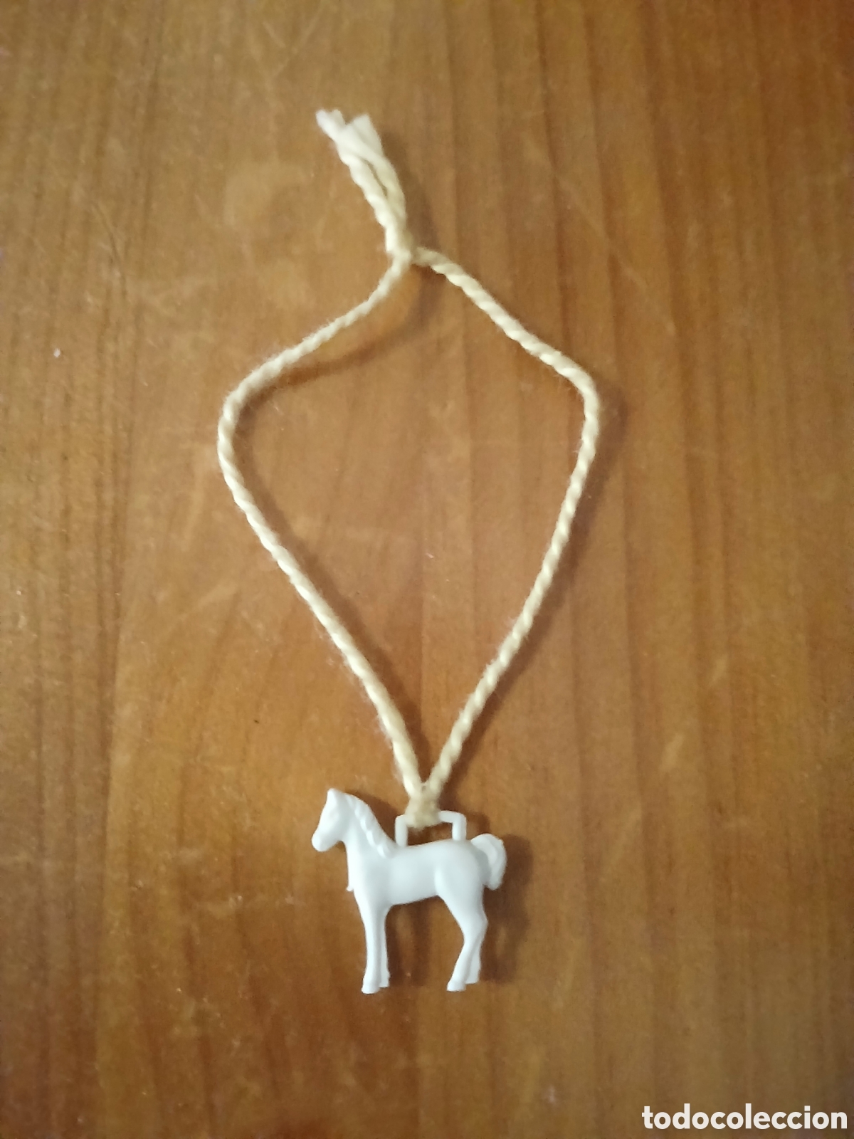 Etiquetas antiguas: FIGURA EMBLEMA WHISKY CABALLO BLANCO.