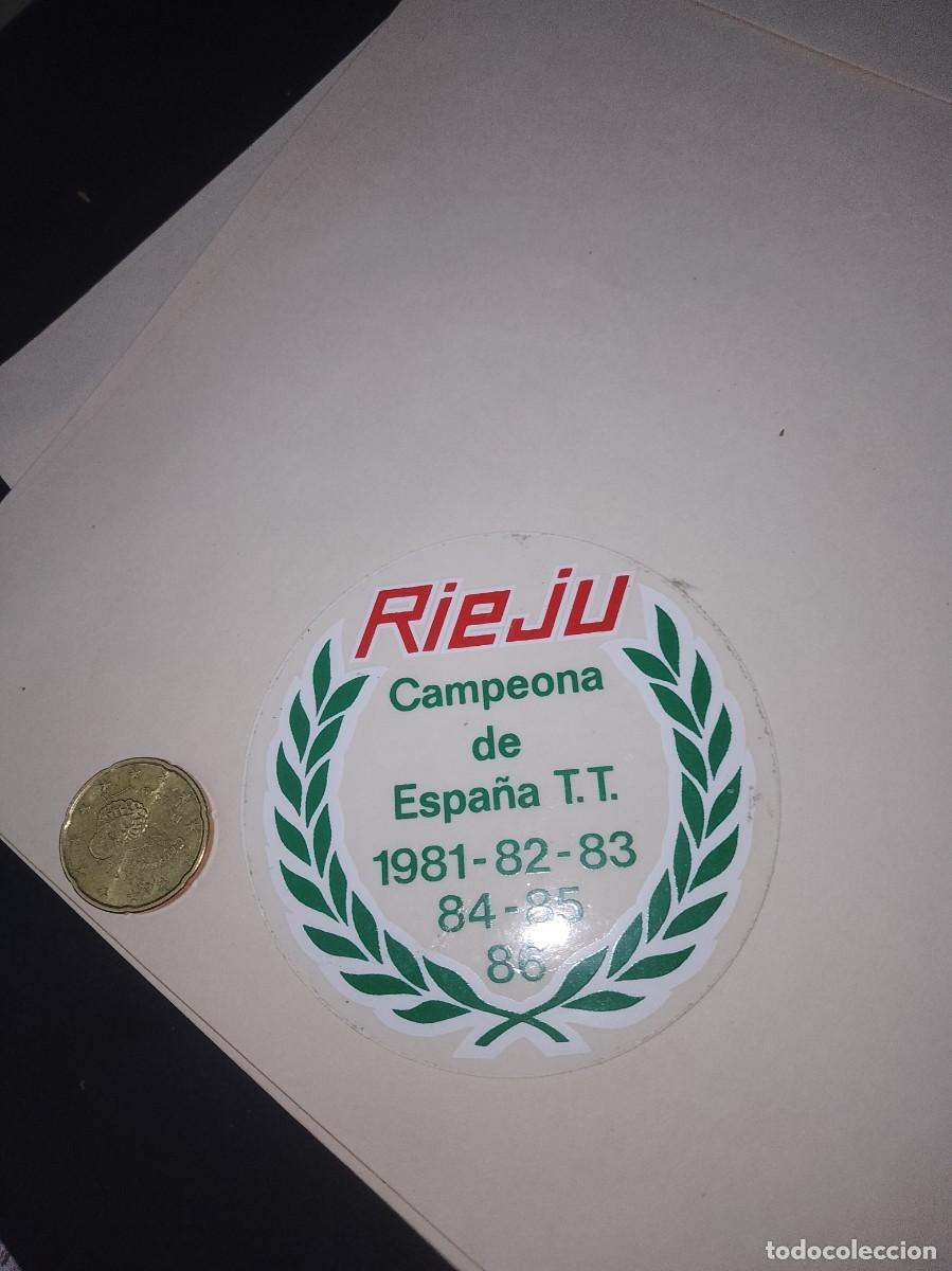 Etiquetas antiguas: Pegatina a&ntilde;os 80 Rieju campeona de tt &uacute;nica