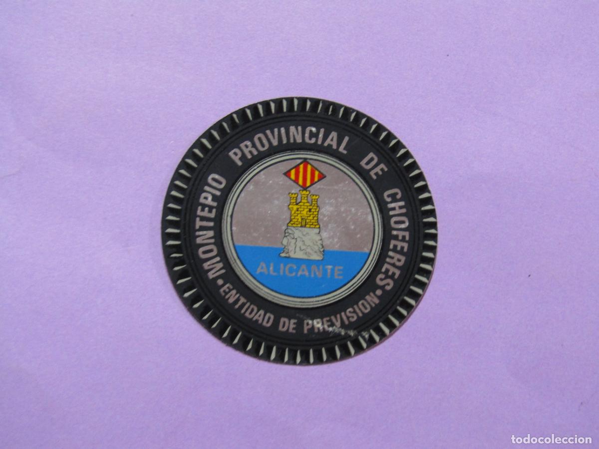 Etiquetas antiguas: Antigua Adhesiva Metalizada del MONTEPIO PROVINCIAL DE CHOFERES de ALICANTE - A&ntilde;o 1970s.
