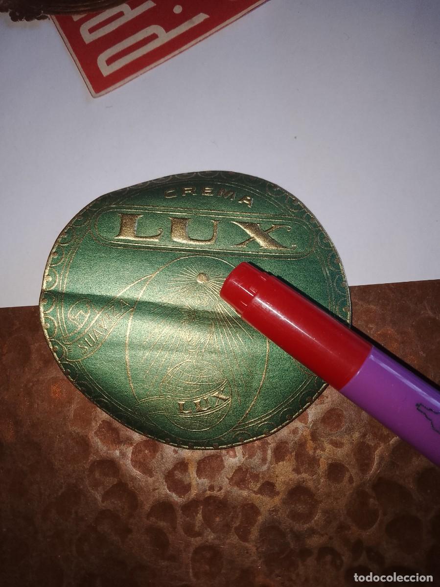 Etiquetas antiguas: Etiqueta a&ntilde;os 40 50 de una vieja imprenta crema lux