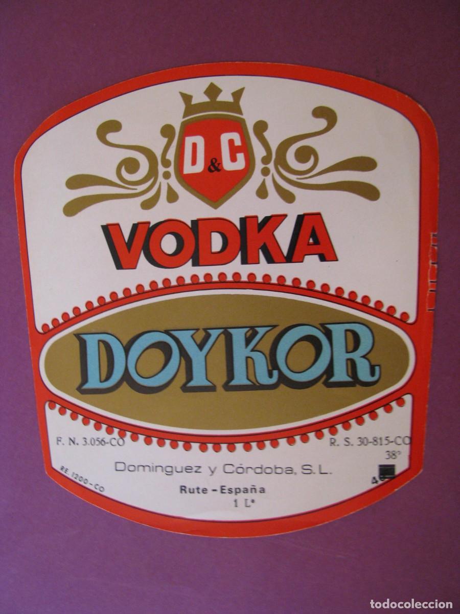 Etiquetas antiguas: ETIQUETA DE VODKA DOYKOR. DOMINGUEZ Y CORDOBA S. L. RUTE.