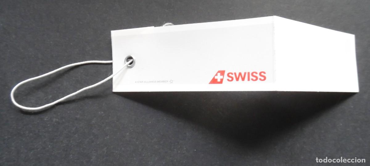 Etiquetas antiguas: Etiqueta de equipaje de cartulina oficial de SWISS (Swiss International Air Lines), 2011