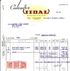 Facturas antiguas: FACTURA COMERCIAL CALZADOS VIDAL EN BINISALEM -MALLORCA- 1954 -CON PÓLIZAS. Lote 92123970