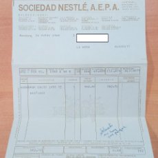 Facturas antiguas: FACTURA SOCIEDAD NESTLE, ALICANTE. 1969. EN SU SOBRE ORIGINAL. Lote 252600320