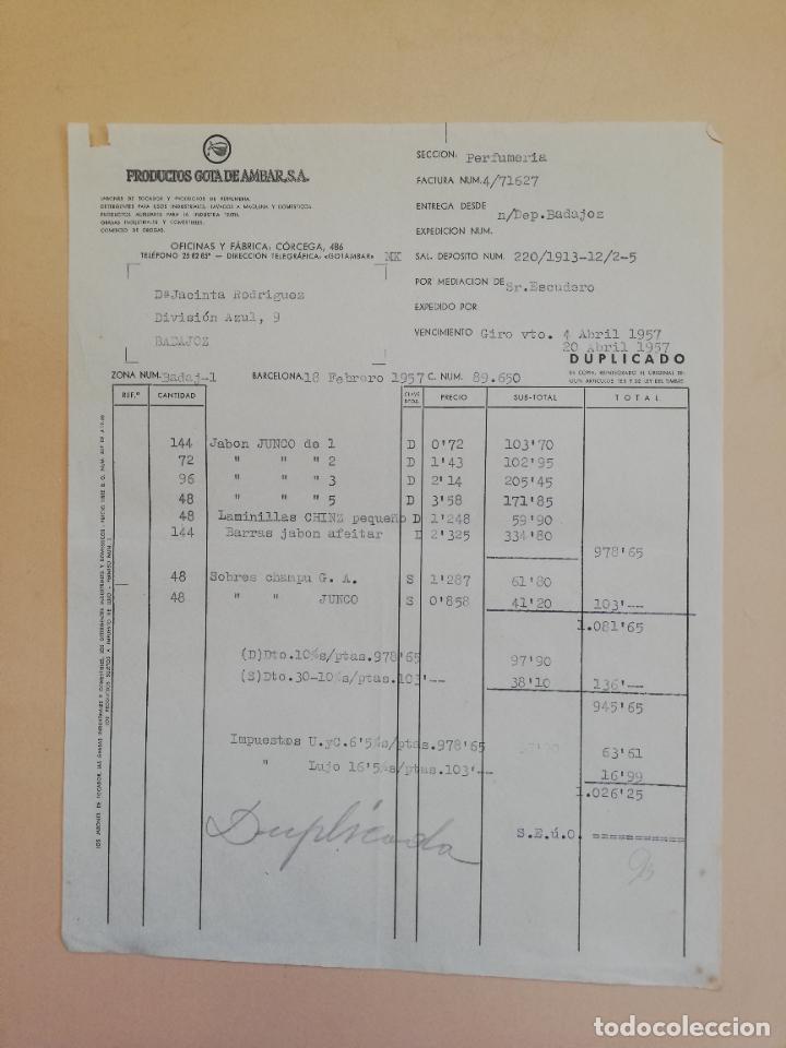 Facturas antiguas: FACTURA. JABONES DE TOCADOR Y PRODUCTOS DE PERFUMERIA. PRODUCTOS GOTA DE AMBAR. BADAJOZ, 1957.