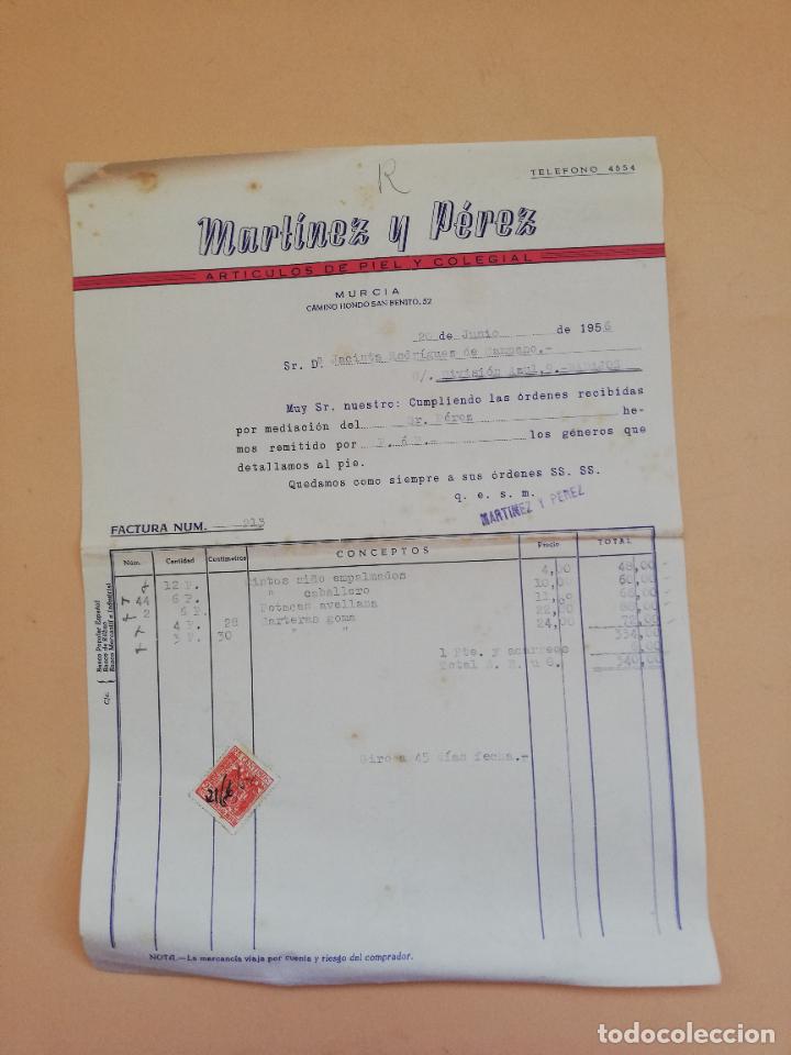 Alte Rechnungen: FACTURA. ARTICULOS DE PIEL Y COLEGIAL. MARTINEZ Y PEREZ. MURCIA. 1956.