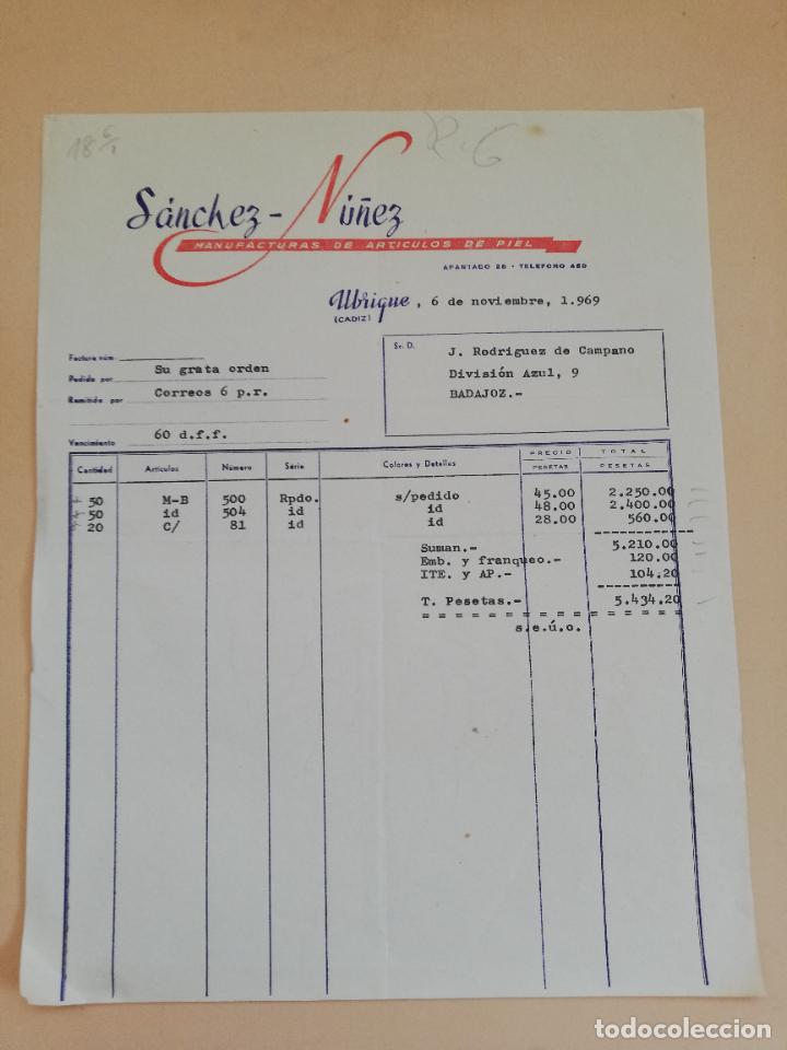 Old Invoices: FACTURA. ARTICULO DE PIEL. MANUFACTURAS SANCHEZ-NU&Ntilde;EZ. UBRIQUE, CADIZ, 1969.