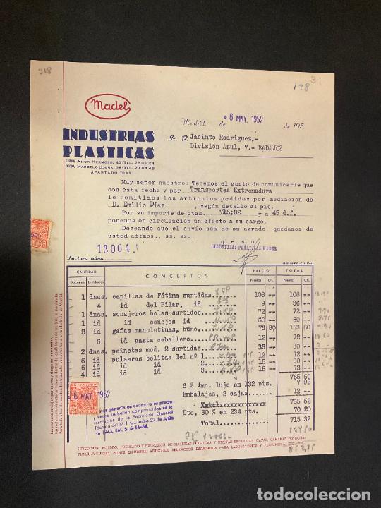 Alte Rechnungen: FACTURA. INDUSTRIAS PLASTICAS. MADEL. MADRID 1952. CAPILLAS. SONAJEROS. GAFAS. PEINETAS.