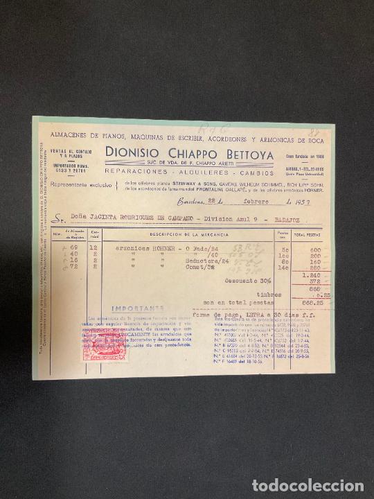 Facturas antiguas: FACTURA. DIONISIO CHIAPPO BETTOYA. BARCELONA. 1957. ALMACEN DE PIANOS. MAQUINAS DE ESCRIBIR.
