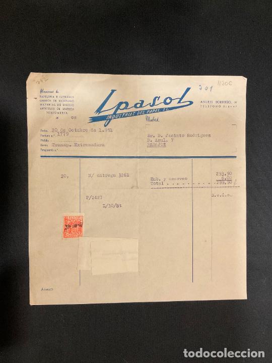 Old Invoices: FACTURA. IPASOL. INDUSTRIAS DEL PAPEL. MADRID 1951. PAPELERIA PERFUMERIA LIMPIEZA