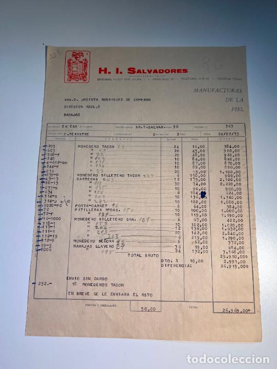 Facturas antiguas: FACTURA. H. I. SALVADORES. MANUFACTURAS DE LA PIEL. ASTORGA - LE&Oacute;N, 1975