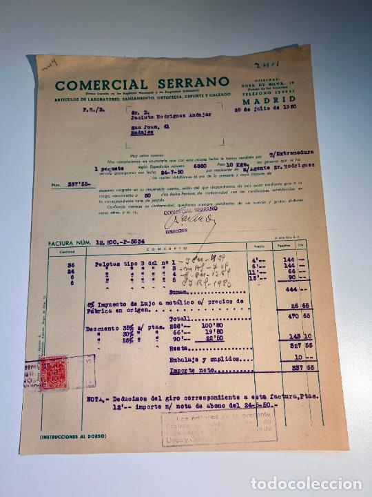 Factures anciennes: FACTURA. COMERCIAL SERRANO. ARTICULOS DE LABORATORIO, SANEAMIENTO, ORTOPEDIA. MADRID, 1950