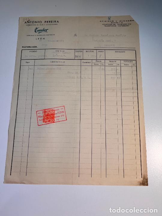 Old Invoices: FACTURA. ANTONIO PEREIRA. DISTRIBUCION DE PILAS Y ACUMULADORES. LEON, 1953