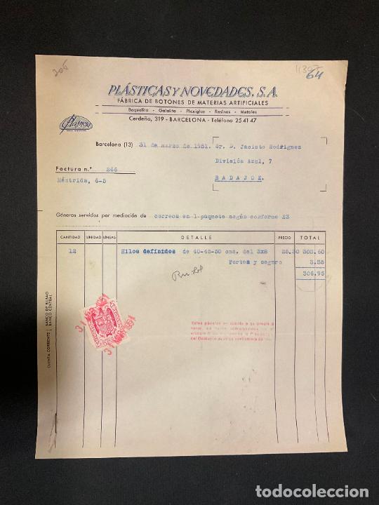 Old Invoices: FACTURA. PLASTICAS Y NOVEDADES. BOTONES DE MATERIAS ARTIFICIALES. BARCELONA 1951