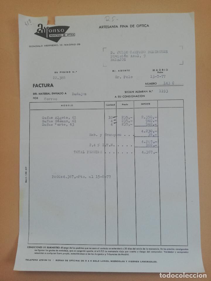 Old Invoices: FACTURA. ARTESANIA FINA DE OPTICA. ALFONSO, INDUSTRIAS DE OPTICA. MADRID, 1977.