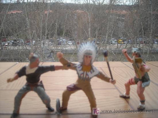 Figuras de acci&oacute;n: TRES FIGURAS INDIOS DE GOMA - Foto 3