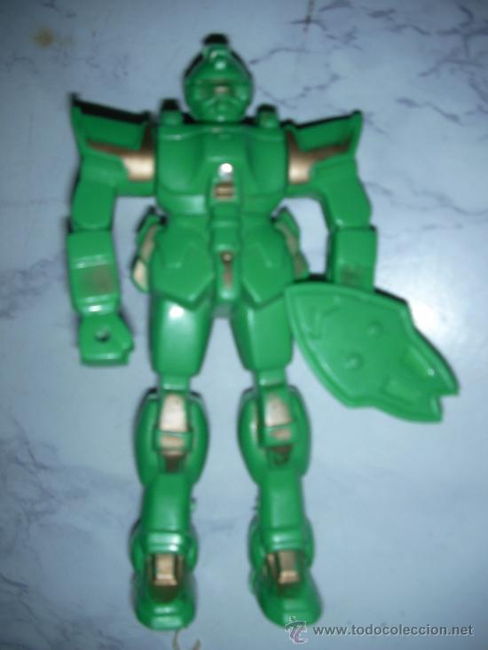 Figuras de acci&oacute;n: ANTIGUA FIGURA ROBOT CON ESCUDO - Foto 1