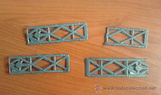 Figurines d'action: Lote de 4 vallas con pinchos, de 5 y 7 cm de largo; a&ntilde;os 80