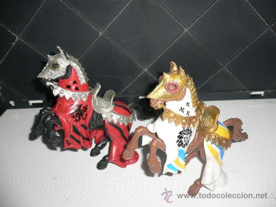 Figuras de acci&oacute;n: LOTE 2 CABALLOS EN PLASTICO DURO - Foto 2