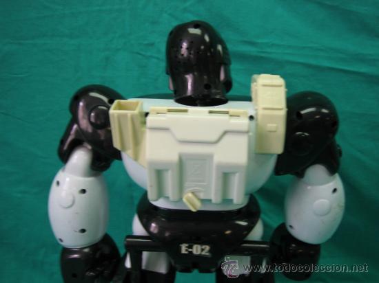 Figuras de acci&oacute;n: Robot con mando - Foto 7