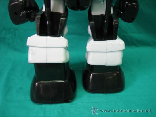 Figuras de acci&oacute;n: Robot con mando - Foto 8