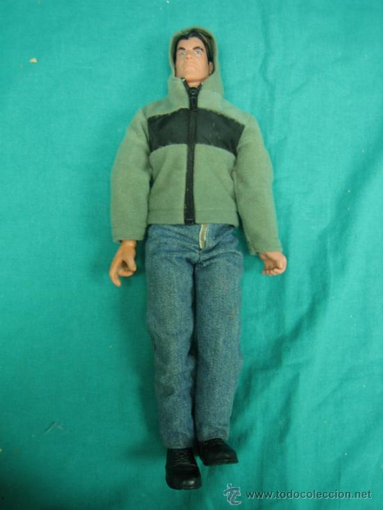 Figuras de acci&oacute;n: Mu&ntilde;eco de Toys 2003 - Foto 1