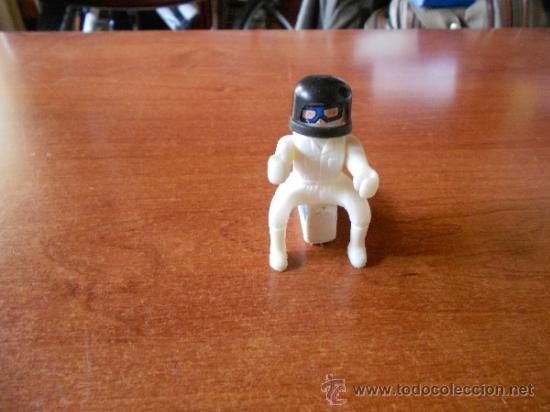 Figuras de acci&oacute;n: CONDUCTOR SIN IDENTIFICAR - Foto 3