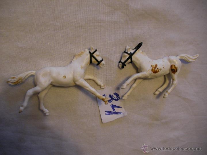 Figuras de acci&oacute;n: LOTE DE ANTIGUOS CABALLOS BLANCOS - Foto 1