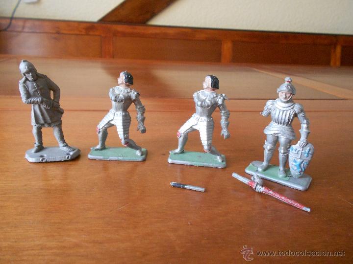 Figuras de acci&oacute;n: Lote de soldados medievales antiguos.