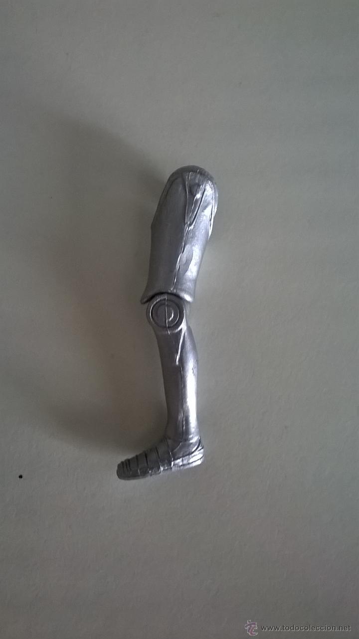 Figuras de a&ccedil;&atilde;o: MB-RA-7, PIERNA IZQUIERDA. THE LEGACY COLLECTION (BUILD A DROID), 2008