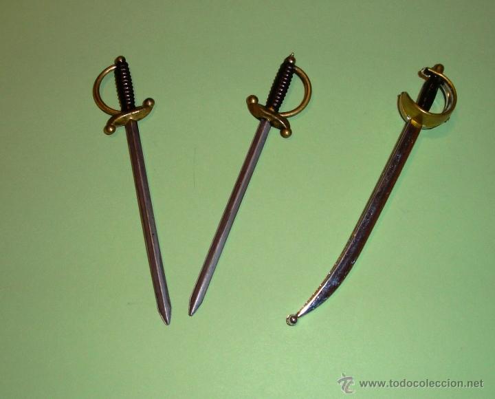 Figuras de acci&oacute;n: Madelman espadas custom