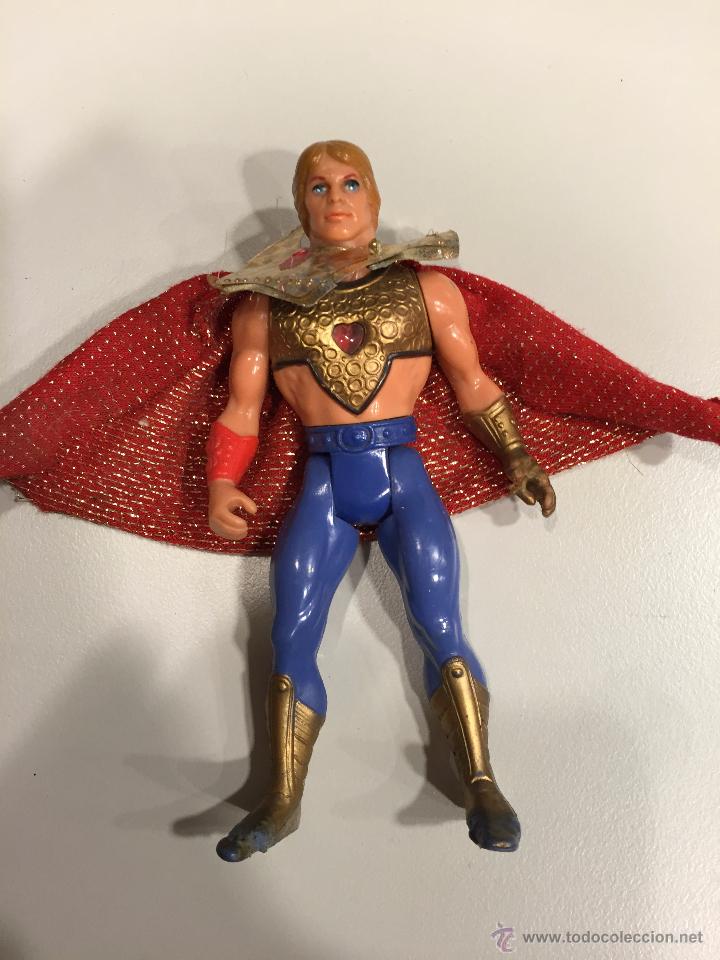 Figuras de acci&oacute;n: ANTIGUA FIGURA BOW CON CAPA ROJA Y CORAZON - Foto 1