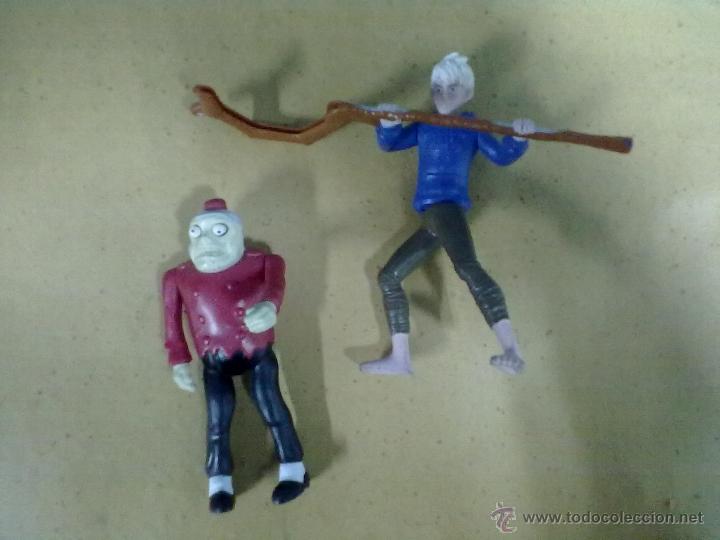 Figuras de acci&oacute;n: DOS MU&Ntilde;ECOS BOTONES ZOMBI BURGUER KING Y ANIME .....?