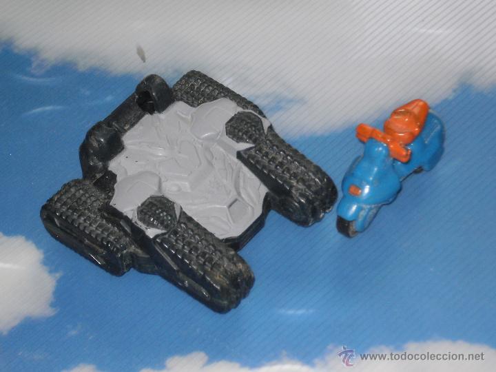 Figuras de acci&oacute;n: LOTE NAVE BURGER KING A&Ntilde;O 2009 HASBRO , Y VESPA DE HUEVO KINDER .