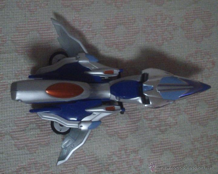 Action Figures: Figura Moto-nave desplegable, con ruedas: 23 cm de largo