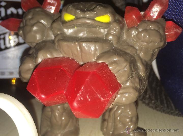 Figuras de acci&oacute;n: Monstruo mutante de Activision. Regalo de McDonald's, a&ntilde;o 2014.