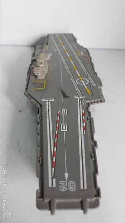 Figuras de acci&oacute;n: PORTAAVIONES USS INDEPENDENCE CV-62 MET&Aacute;LICO - MOTOR MAX 2002