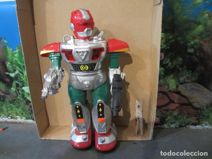 Figuras de acci&oacute;n: robot a&ntilde;os 80 - Foto 1