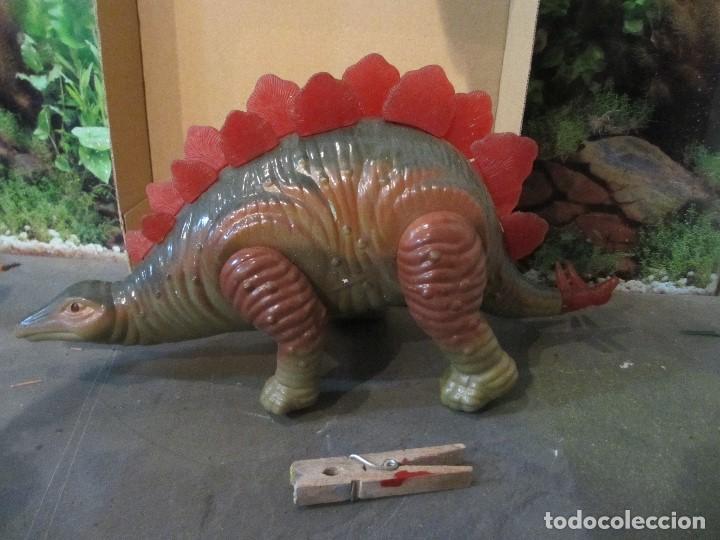 Figuras de acci&oacute;n: animal prehistorico mecanico a pilas a&ntilde;os 80