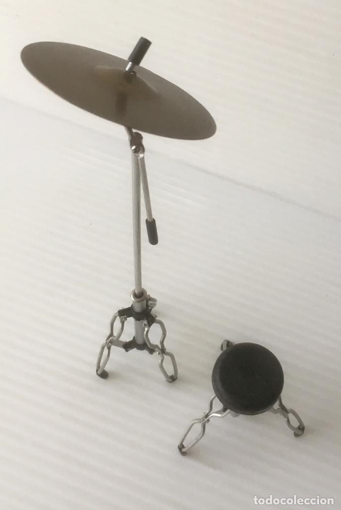 Figurines d'action: KISS McFARLANE TOYS. 2 PIEZAS DE LA BATERIA. CREATURES. 2002. 12 INCH.